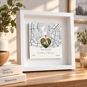 Cuadro enmarcado personalizado con una foto y el mapa de un lugar especial, vista frontal