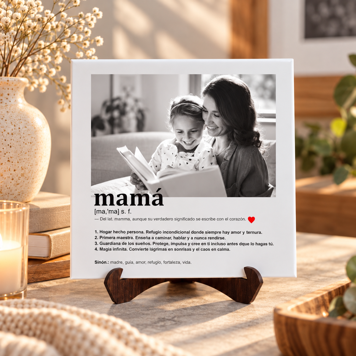 Azulejo de cerámica de 20x20 cm personalizado con la definición de mamá y una foto en blanco y negro, vista frontal