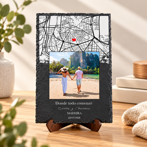 Pizarra natural personalizado con una foto y un mapa, vista frontal